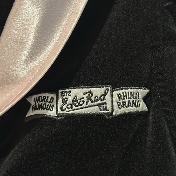 Black Velvet Ladies Blazer with Light Pink Satin Lapel - Picture 3 of 6